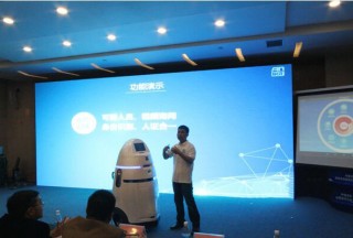 國防科大研制成功我國首款安保機器人 可遙控制暴