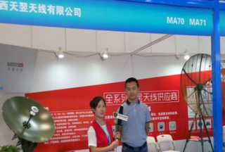 【視頻專訪】陜西天翌天線有限公司白剛經理2016軍民融合展上正在接受公共安全裝備網專訪