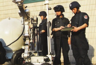 【聚焦】消防機器人投入救災、排爆 守衛城市安全