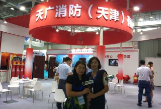 【多圖】天廣消防（天津）有限公司丁婉麗副總經理天津國際應急展正在接受公共安全裝備網專訪