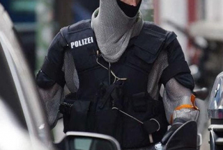 【組圖】德國警察裝備“鎖子甲” 中世紀鎧甲的復活