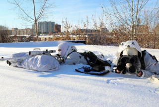【組圖】俄特警狙擊手爬冰臥雪演練城市作戰