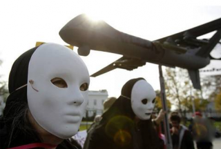 【外媒】美國一架無人機撞上太空針塔塔頂 被移交給警方