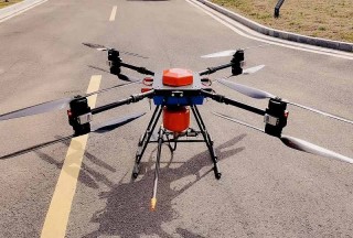 河南舉行滅火救援實戰演練，滅火機器人、消防無人機等裝備齊上陣