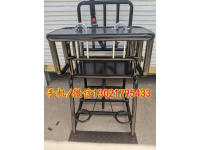 鐵方管制作的審訊椅，鐵質審訊椅